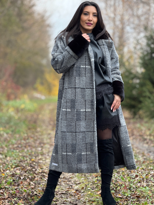 Palton lung cu imprimeu in carouri si guler din blana naturala [9]