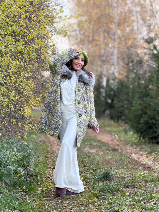 Palton modern cu guler amplu din blana si nasturi [9]