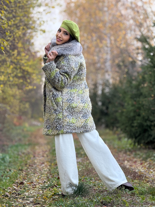 Palton modern cu guler amplu din blana si nasturi [6]