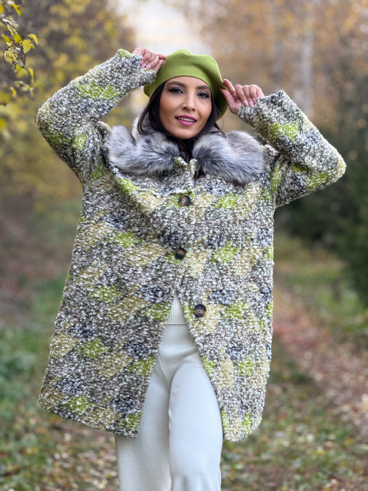 Palton modern cu guler amplu din blana si nasturi [7]