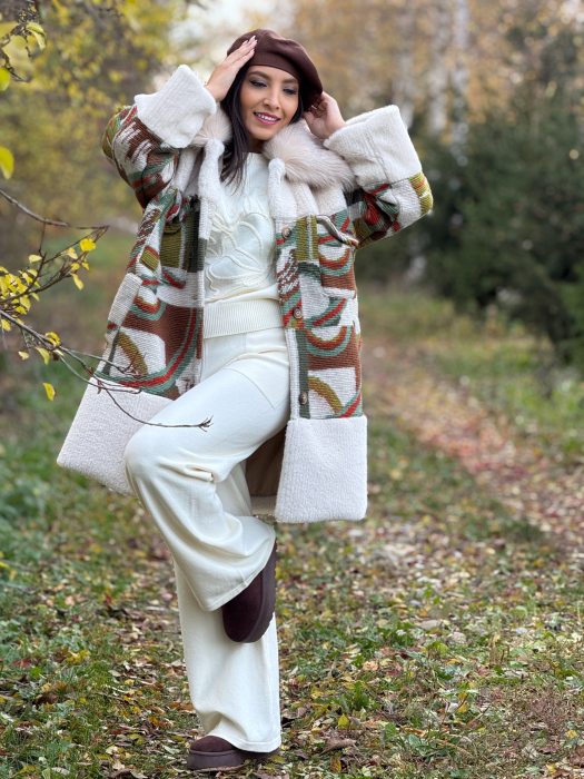 Palton scurt cu detalii colorate si guler din blana [4]