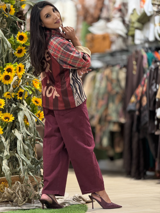Pantaloni bordo cu design petrecut [2]