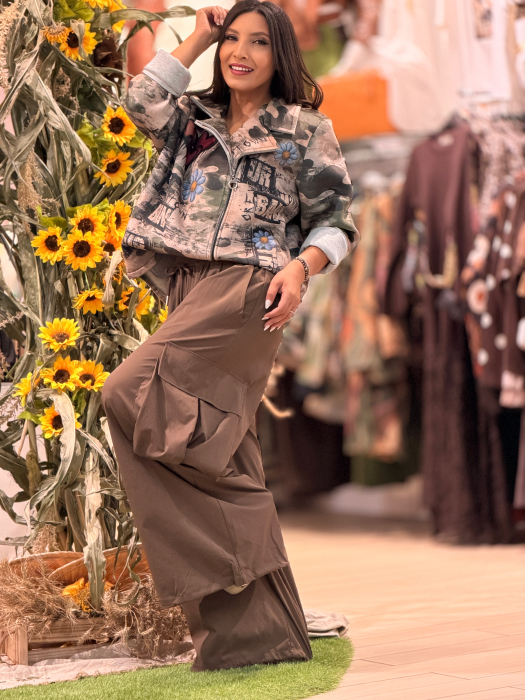 Pantaloni cargo cu elastic in talie [3]