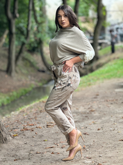 Pantaloni casual cu imprimeu floral [3]