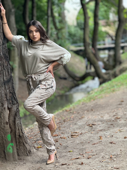 Pantaloni casual cu imprimeu floral [2]