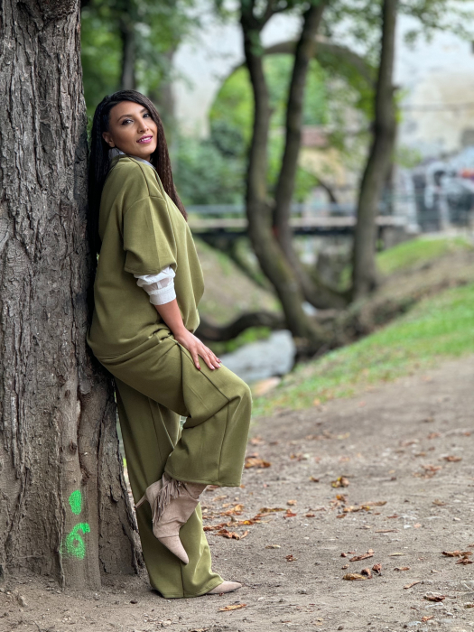 Pantaloni casual cu snur si elastic in talie [5]