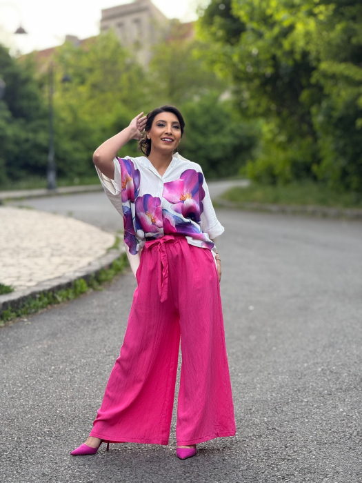 Pantaloni cu buzunare si elastic in talie [2]