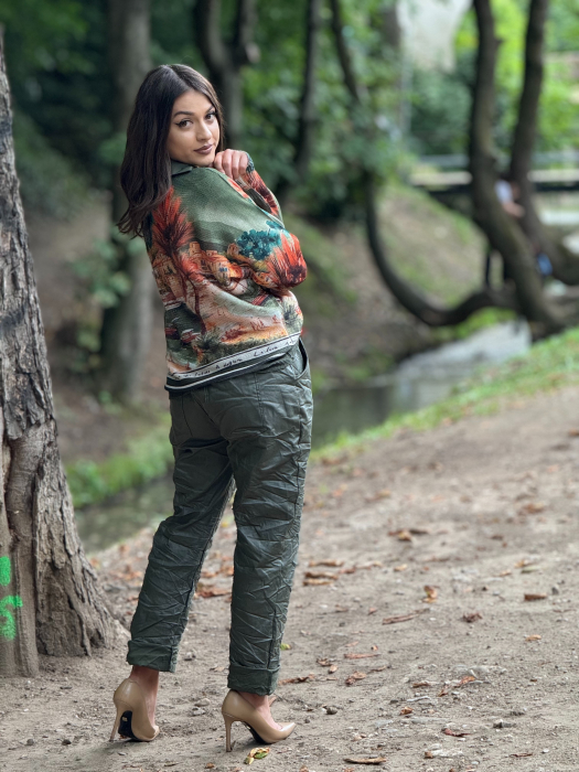 Pantaloni cu curea si patch decorativ [4]