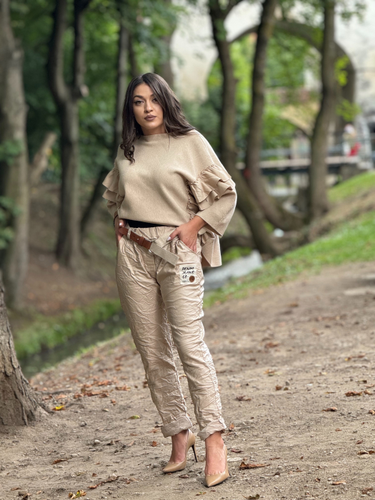 Pantaloni cu curea si patch decorativ [3]