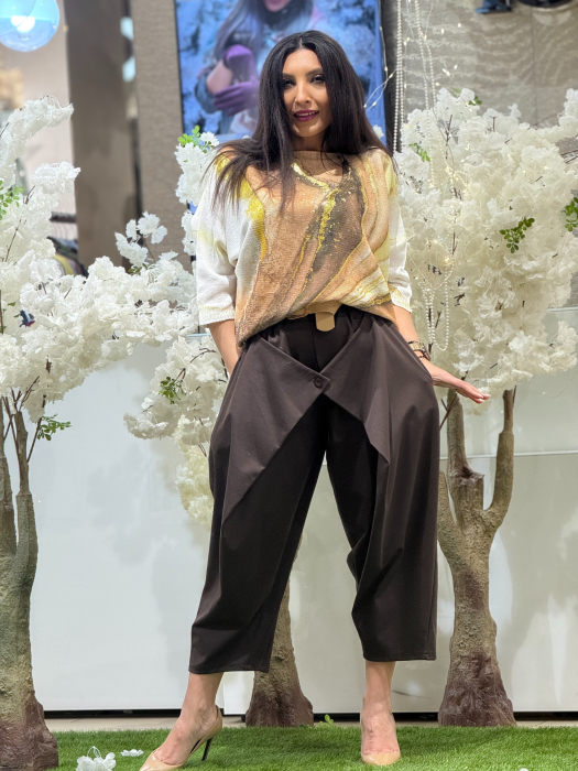 Pantaloni cu detaliu petrecut si curea in talie [2]