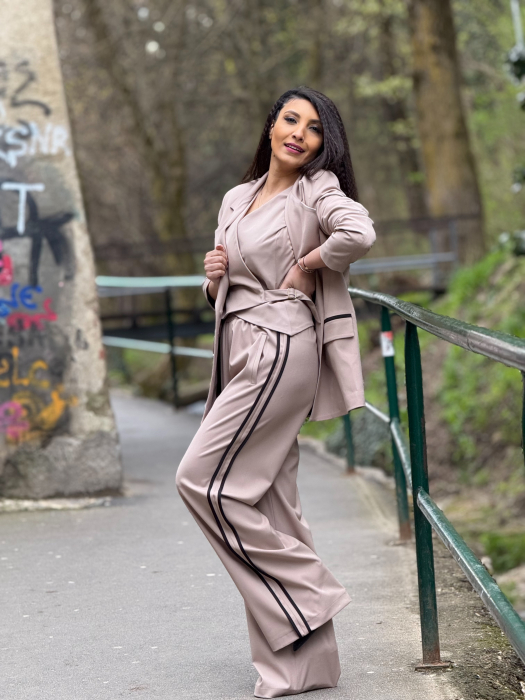 Pantaloni cu dunga si elastic in talie [4]