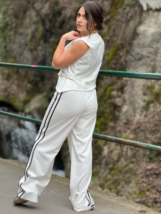 Pantaloni cu dunga si elastic in talie [4]