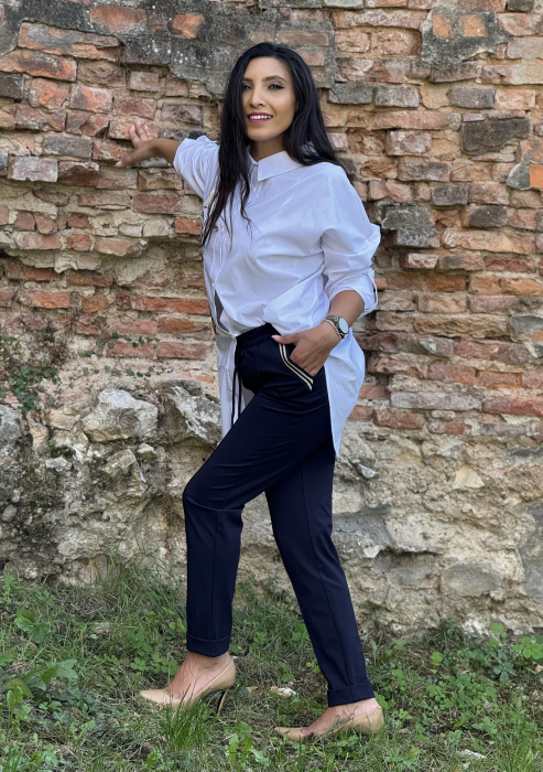 Pantaloni cu dungi aurii la buzunare [5]