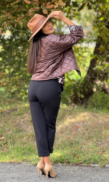 Pantaloni cu dungi aurii la buzunare [4]
