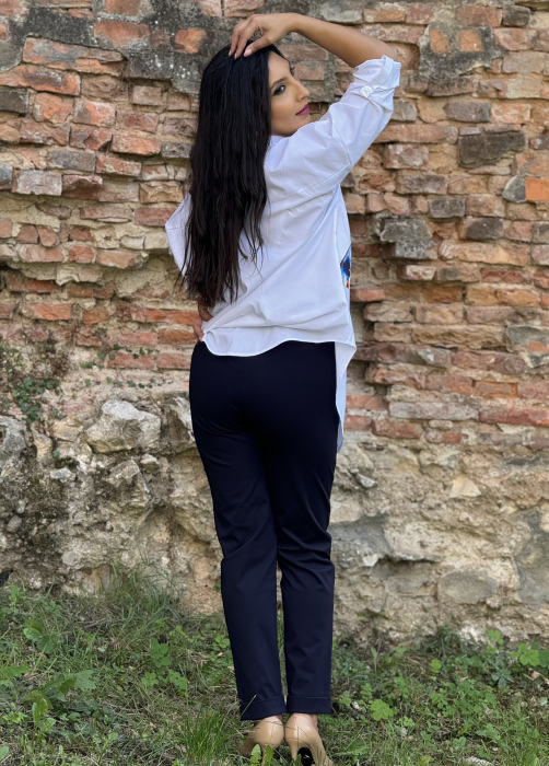 Pantaloni cu dungi aurii la buzunare [3]