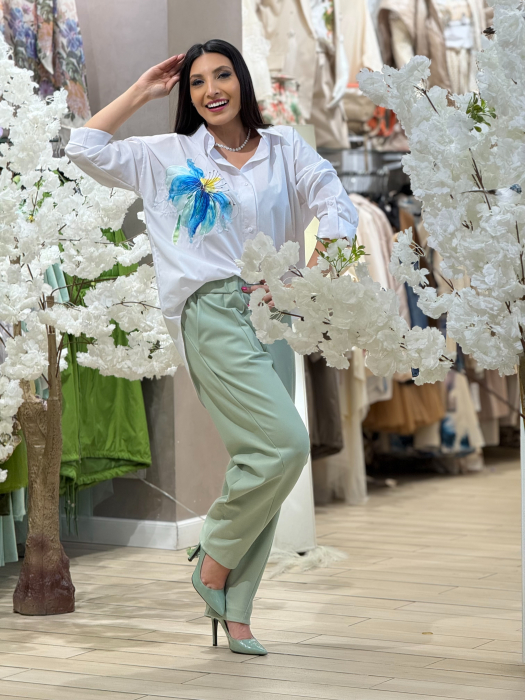 Pantaloni cu elastic in talie [2]
