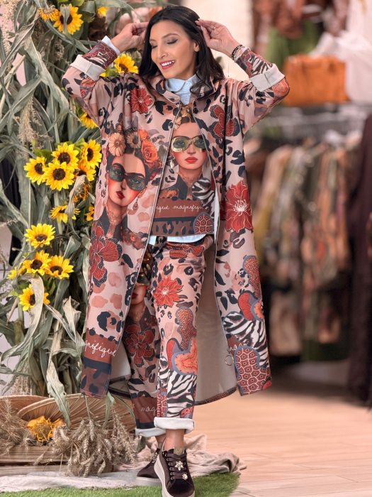 Pantaloni cu imprimeu Frida si elastic in talie [6]