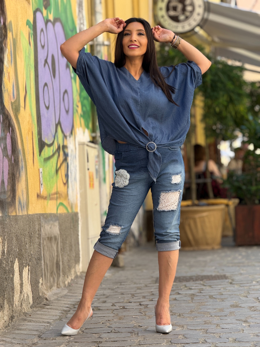 Pantaloni din denim cu aplicatie florala [3]