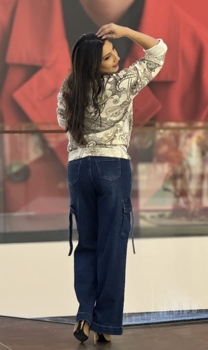 Pantaloni din jeans cu buzunare laterale [3]
