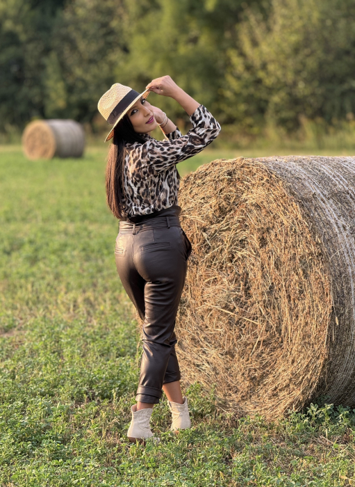 Pantaloni din piele ecologica cu cordon in talie [4]