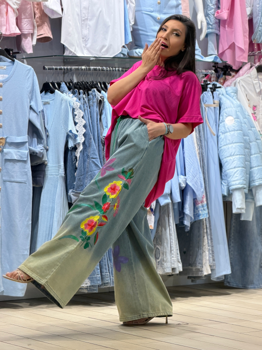 Pantaloni evazati cu broderie [3]