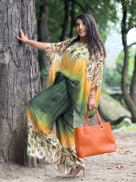 Pantaloni evazati cu imprimeu colorat [1]
