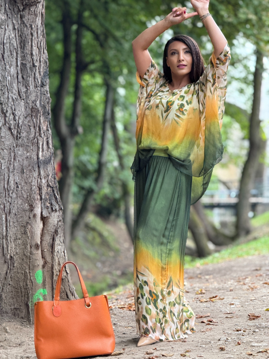 Pantaloni evazati cu imprimeu colorat [4]