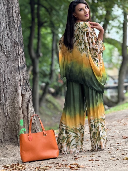 Pantaloni evazati cu imprimeu colorat [5]