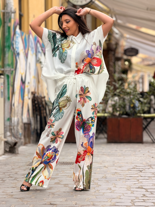 Pantaloni evazati cu imprimeu floral artistic [4]