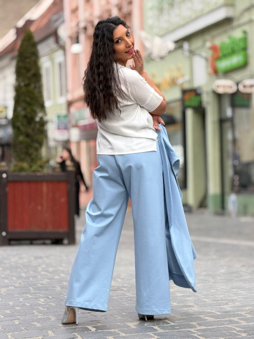 Pantaloni evazati cu snur in talie [5]