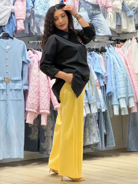 Pantaloni evazati cu snur in talie [4]