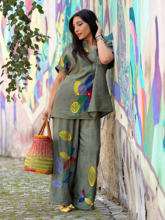 Pantaloni kaki cu broderie florala multicolora [4]