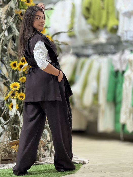 Pantaloni maro cu buzunare [4]