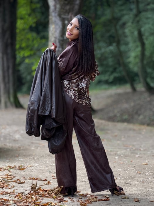 Pantaloni maro cu snur si elastic in talie [5]