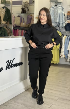 Pantaloni negrii cu buzunare si nasturi [2]