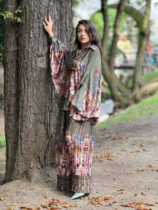 Pantaloni plisati cu imprimeu floral [3]