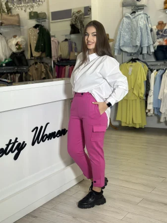 Pantaloni roz cu buzunare si nasturi [2]