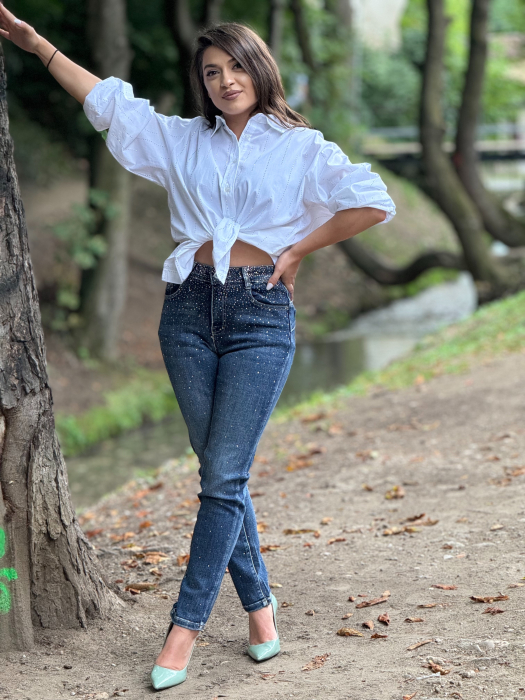 Jeans cu aplicatii de strasuri [1]