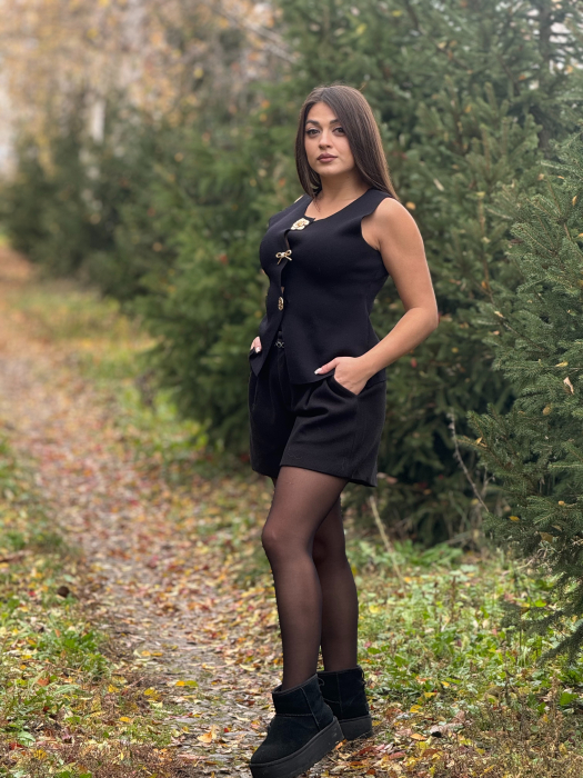 Pantaloni scurti cu detaliu decorativ alb [2]