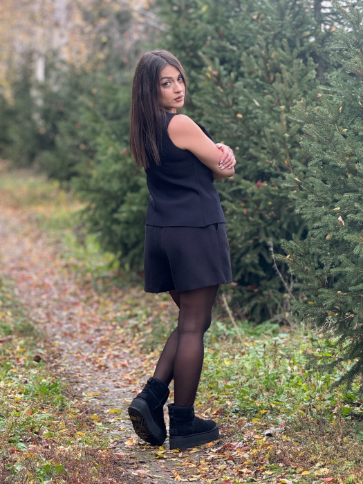 Pantaloni scurti cu detaliu decorativ alb [3]