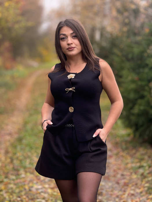 Pantaloni scurti cu detaliu decorativ alb [4]