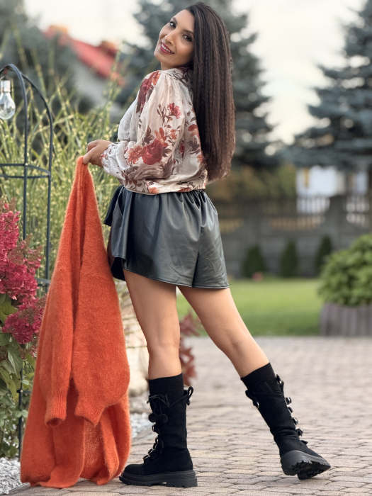 Pantaloni scurti din piele ecologica [5]