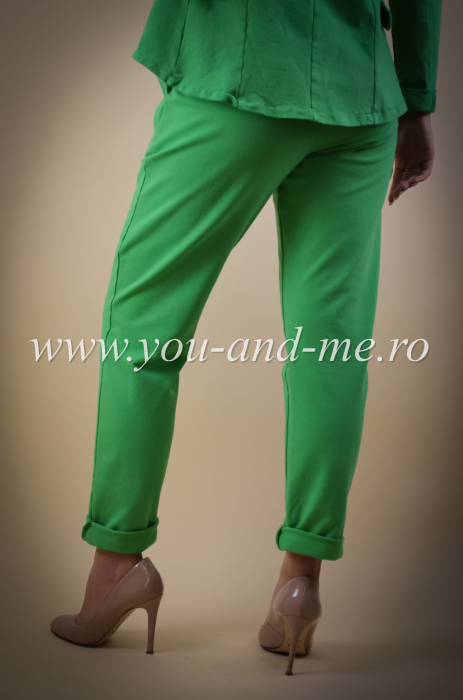 Pantaloni verzi cu curea si pense [4]