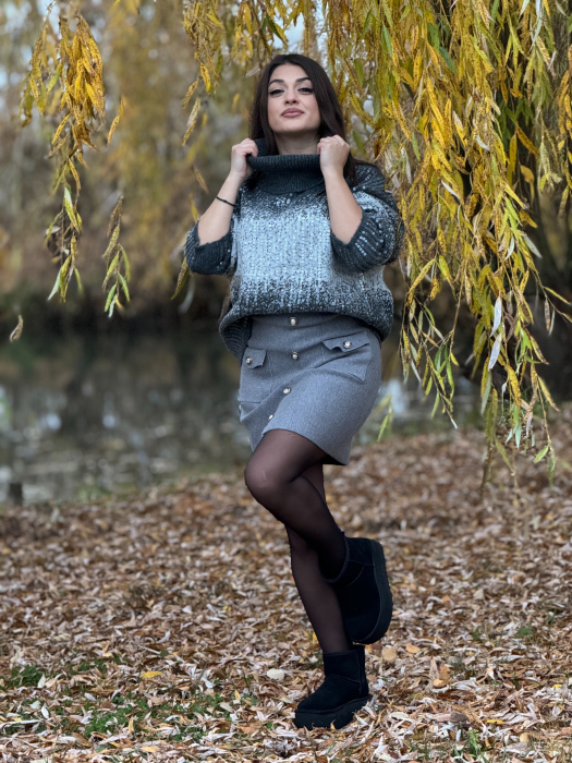 Pulover cu gat inalt si paiete mari [4]