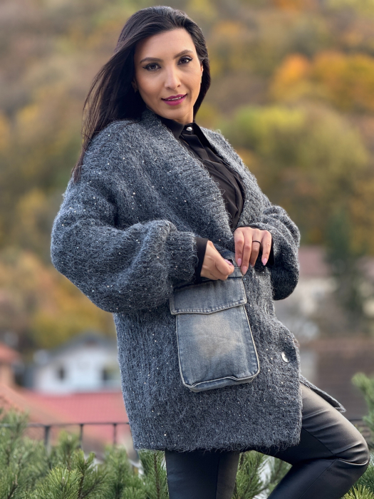 Pulover gri cu sclipici si buzunare din blug [3]