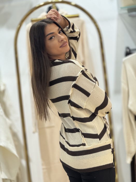 Pulover oversize cu dungi maro [4]