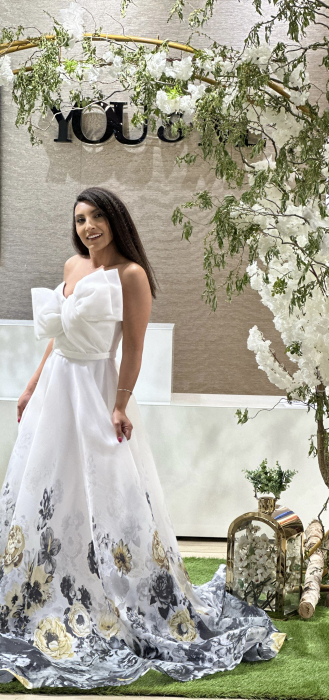 Rochie alba cu flori in partea de jos [3]