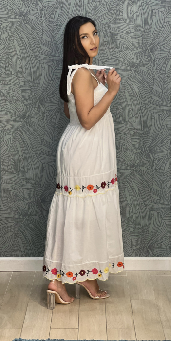 Rochie alba cu floricele colorate brodate [2]