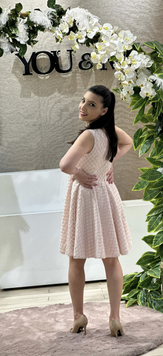 Rochie bej cu dantela in forma de romburi [3]