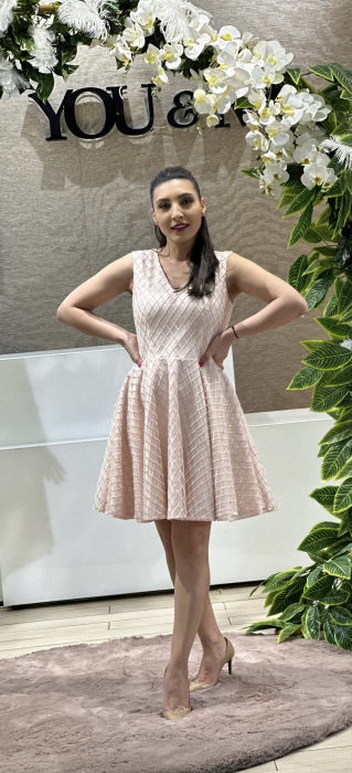 Rochie bej cu dantela in forma de romburi [2]